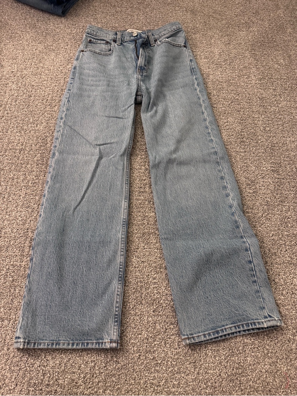 Abercrombie and Fitch the 90s relaxed jeans high rise